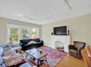 654 W Wellington Ave #3, Chicago, IL 60657