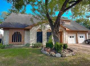 9911 Huntington Way Dr, Houston, TX 77099