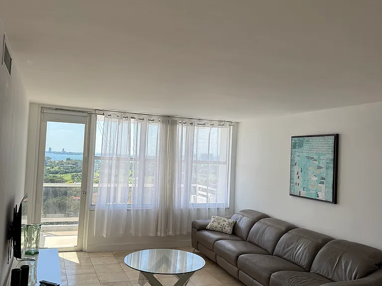 5700 Collins Ave #15 — Photo 3