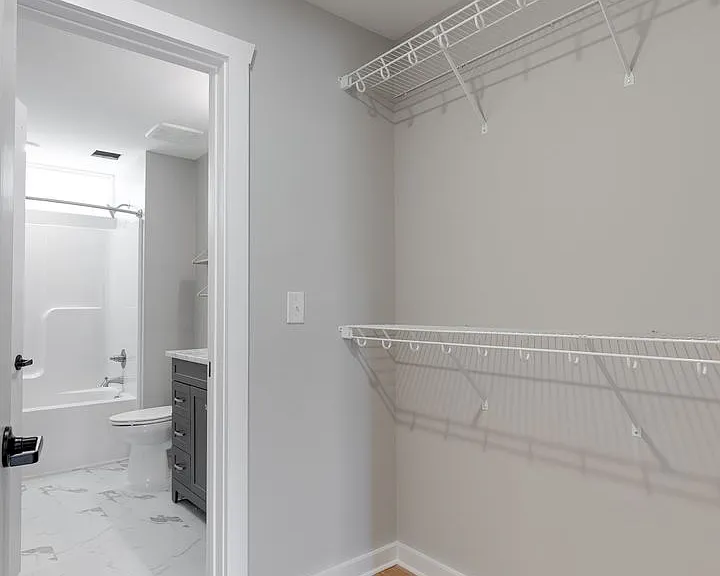 2416 Jefferson Ave — Photo 8
