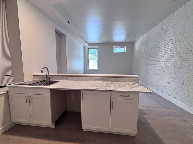 1704 S Tucker Blvd #B — Photo 3