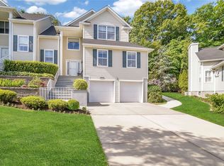 23 Vantage Ct, Port Jefferson, NY 11777