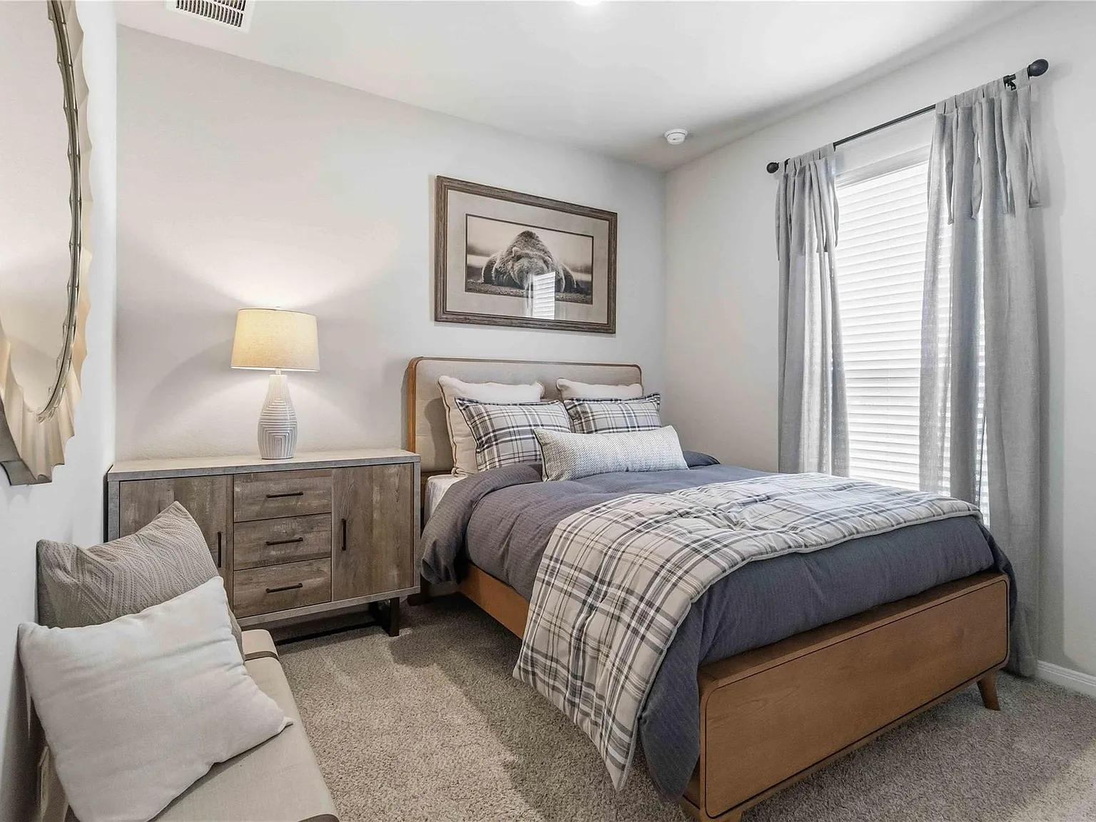 3 bed, 2.0 bath, 1484 sqft, $2,100 — Photo 4