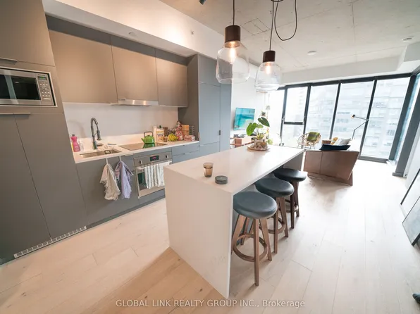 170 Bayview Ave, Toronto, ON