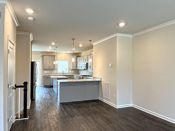 5th image of 803 Weald Way