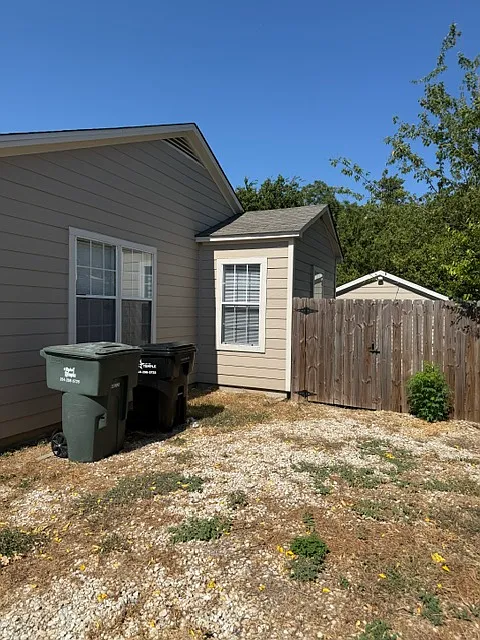 2 bed, 884 sqft, $1,300 — Photo 2