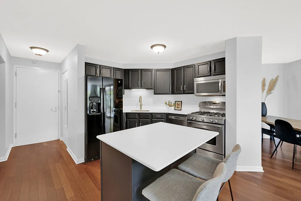 1 bed, 1000 sqft, $3,800 — Photo 3