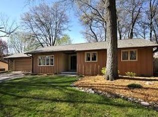 2574 Woodridge Ln, Green Bay, WI 54304