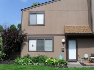 9598 Fernwood Dr, Olmsted Falls, OH 44138