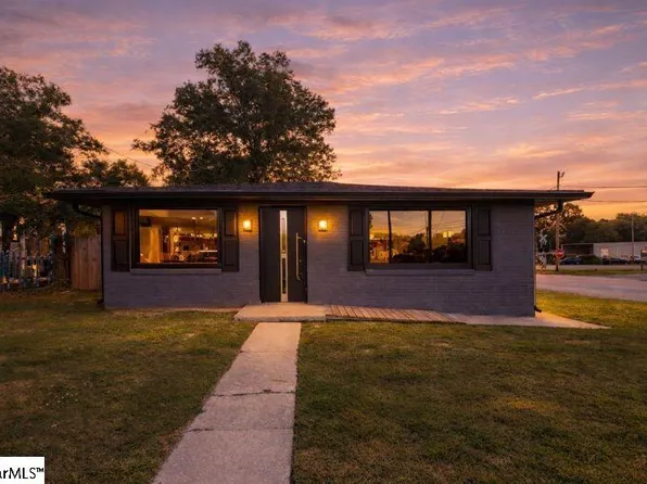 327 W Main St, Clinton, SC 29325