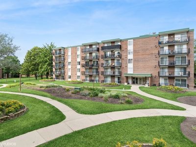5S040 Pebblewood Ln APT E201, Naperville, IL, 60563