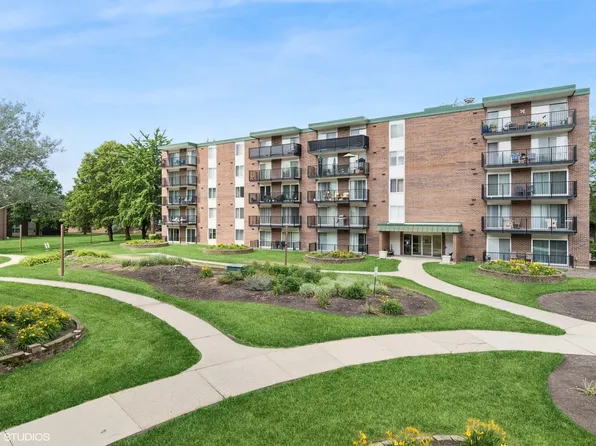 5S040 Pebblewood Ln APT E201, Naperville, IL 60563