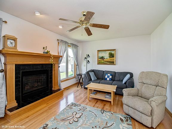3rd image of 1025 SE Rosewood Dr