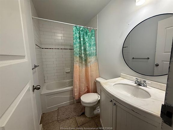 4th image of 511 Pelissier St #302