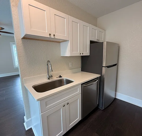 808 13th St N #4 — Photo 3