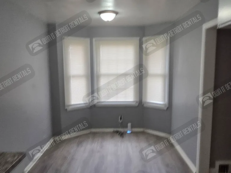9526 Prest St — Photo 15