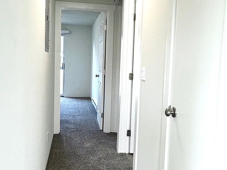 2405 Howard Ave #4 — Photo 8