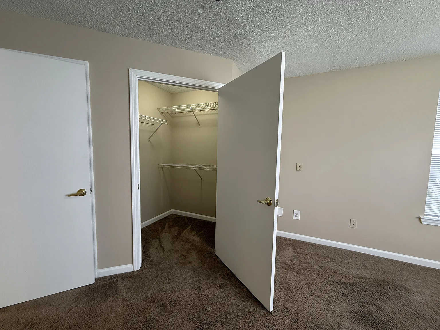 Bellewood Park Apartments — Photo 4