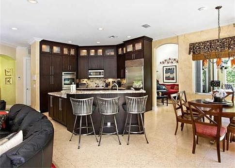 Beautiful Kitchen with Upgraded Cabinets &amp; Appliances