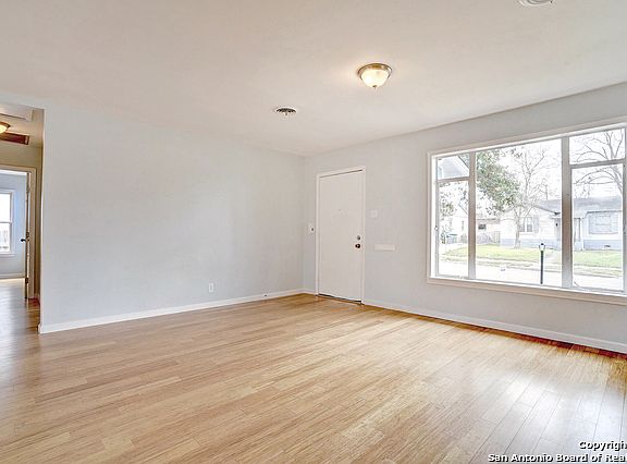 5th image of 727 W Olmos Dr