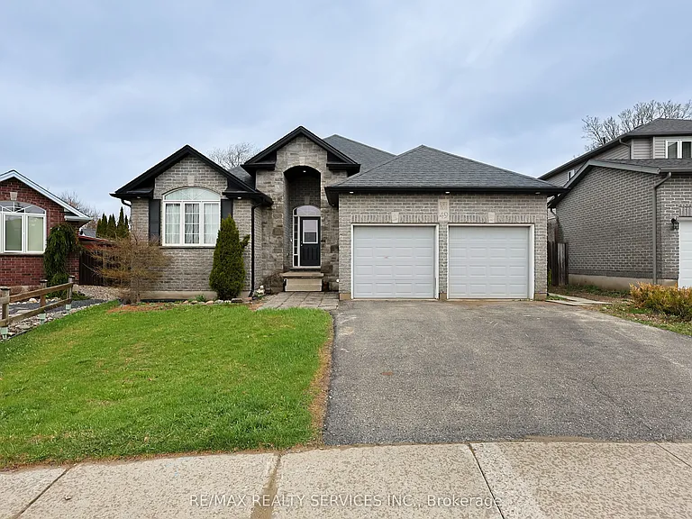 49 Woodhatch Cres #BASEMENT — Photo 2