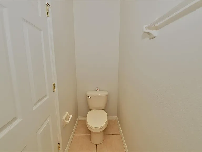 2730 Retreat View Cir — Photo 7