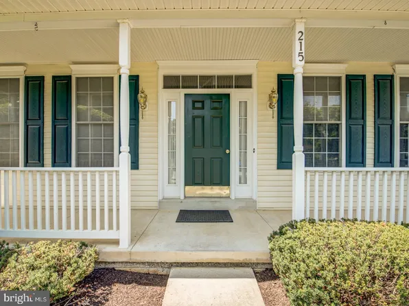 215 Creek Walk Dr, Walkersville, MD 21793