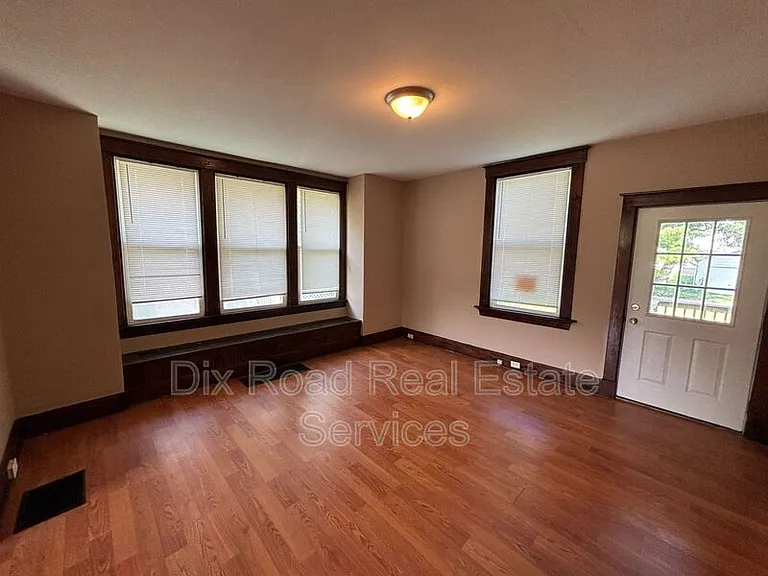 11169 Maple St — Photo 12