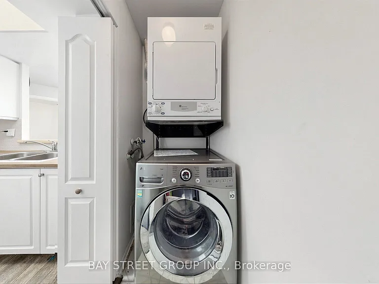 1001 Cedarglen Gate #Penthouse 720 — Photo 33