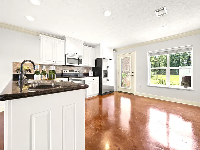 1826 W Hawthorne Rd — Photo 7