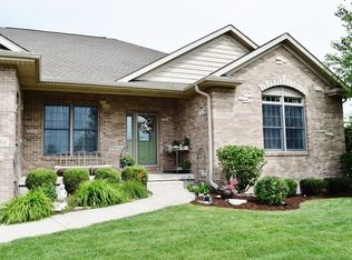 1366 Sandcastle Dr, Sycamore, IL 60178