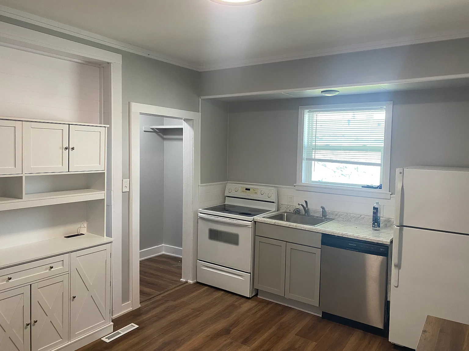 2 bed, 900 sqft, $1,100 — Photo 2