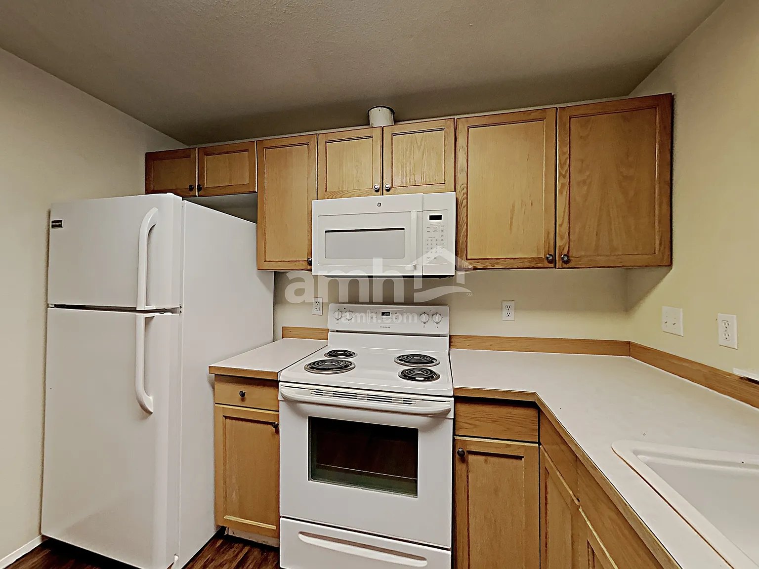 3 bed, 2.0 bath, 1622 sqft, $3,305 — Photo 3