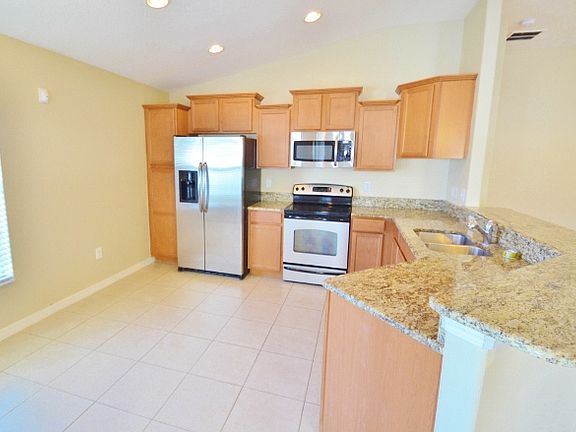 3rd image of 2412 Roanoke Springs Dr