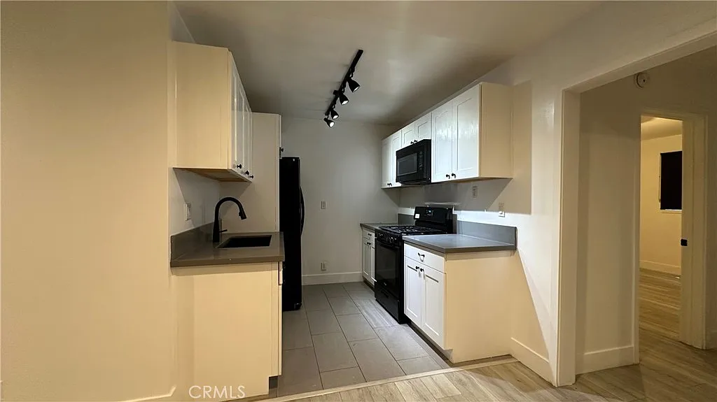 2 bed, 730 sqft, $2,190 — Photo 4