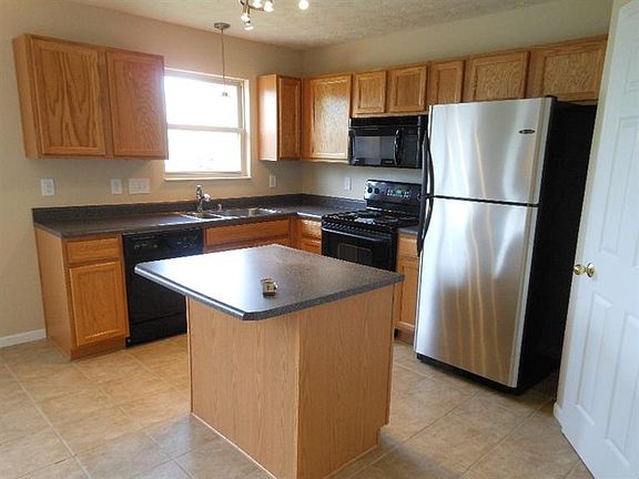4th image of 7451 Holyoke Cir