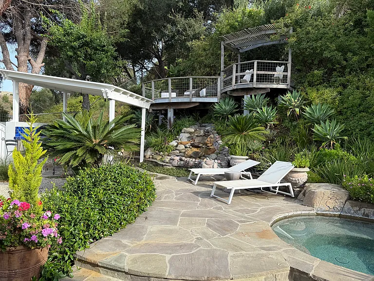 341 Surfview Dr — Photo 3