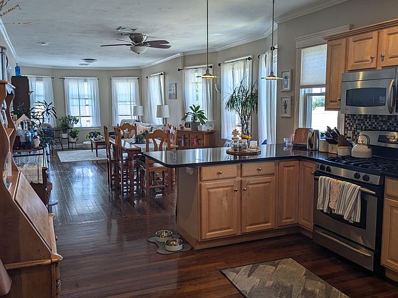 2nd image of 135 Highland Ave #2
