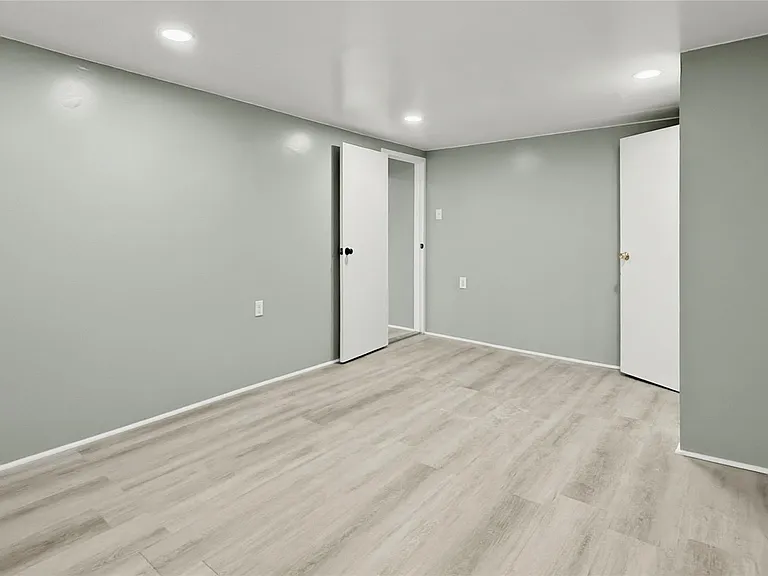 429 S 3rd Ave — Photo 12