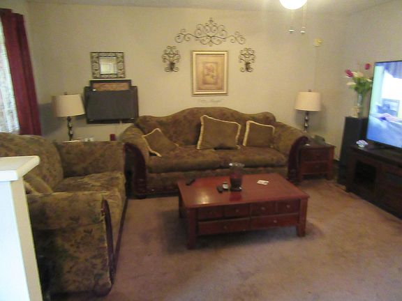 5th image of 227 W Babcock St