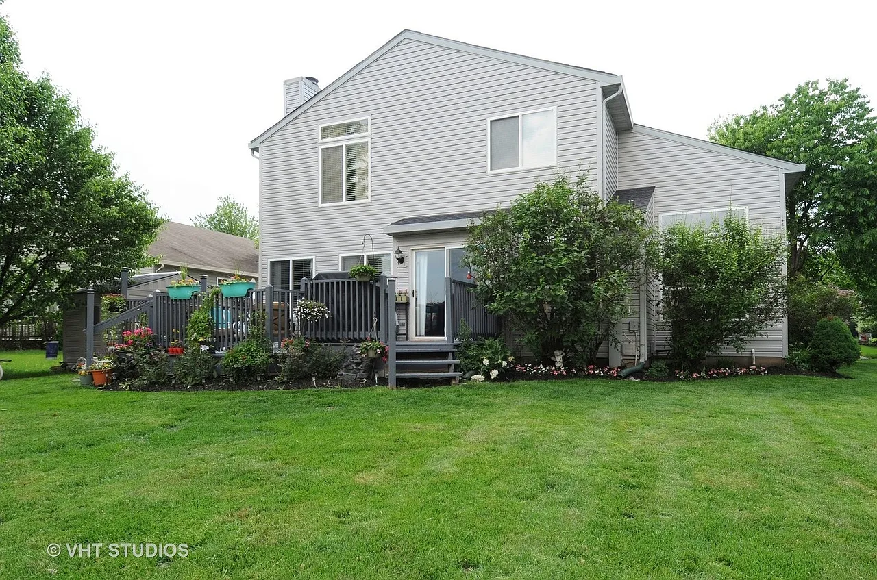5 bed, 2293 sqft, $3,999 — Photo 2