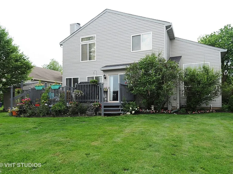 224 Jonathan Way — Photo 2