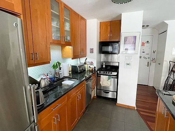 4th image of 609 Columbus Ave APT 2A