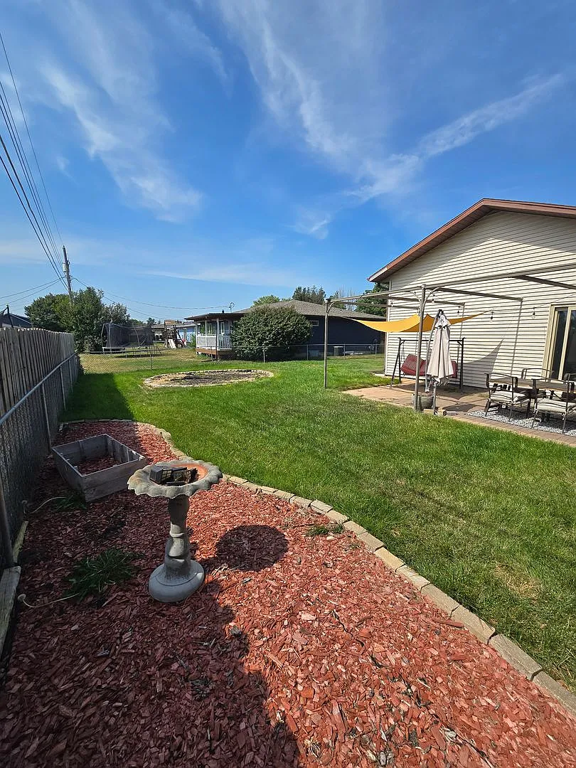 Charming 4-Bedroom Home with Modern Comforts and Spacious Outdoors — Photo 4