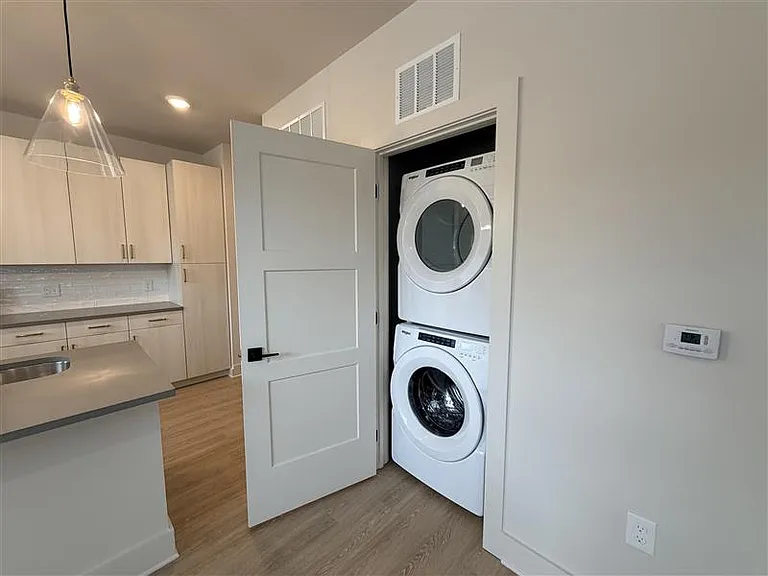 District on the Etowah Apartments — Photo 944