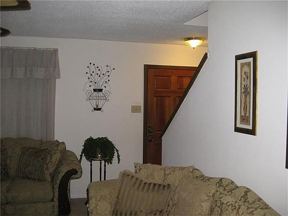 3rd image of 4479 Woodland Dr APT B