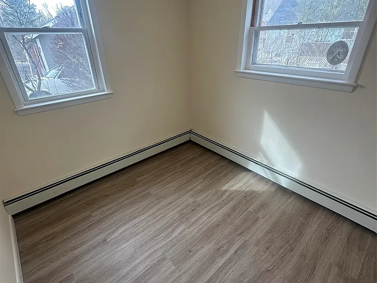 127 Lake Dr — Photo 3