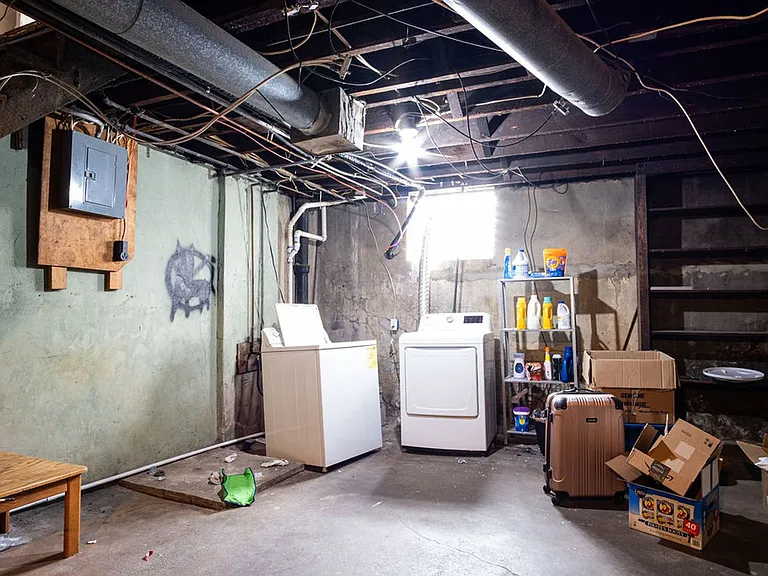 E 13th Ave 240-252 MLR — Photo 17