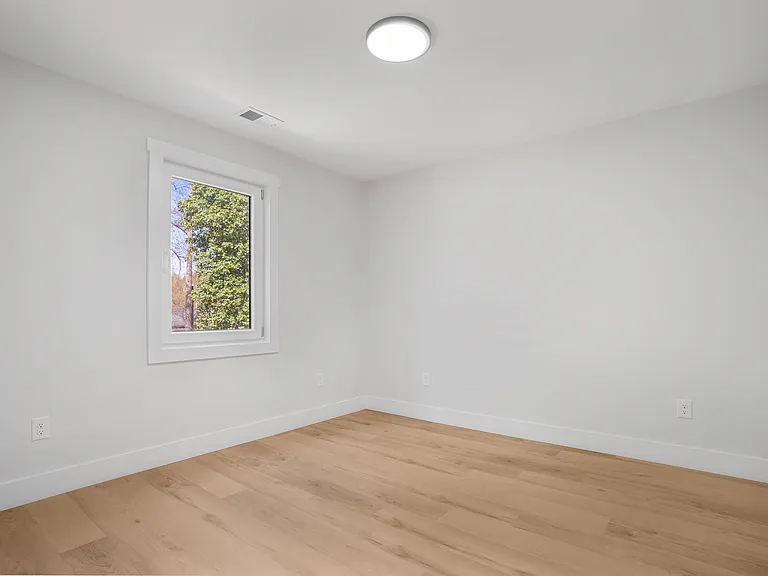 111 Iris Ln — Photo 12