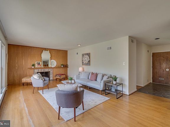4th image of 9807 Hillridge Dr